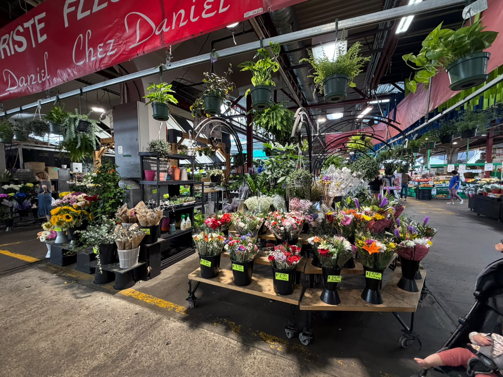 Floricultura no interior do Marché Jean-Talon